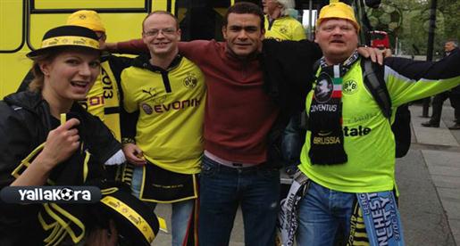 خاص بالصور.. الحضري مشجعا لدورتموند في ويمبلي